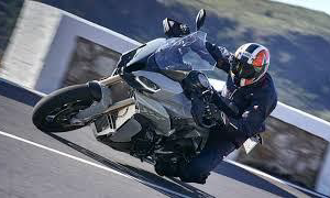 <b>NEW S 1000 XR 徹底解剖 Vol.2 ※ケニー佐川氏 監修</b><br>
WEB Site URL<a href="https://www.bmw-motorrad.jp/ja/models/adventure/new-s-1000-xr.html" target="_blank" rel="noopener noreferrer">
https://www.bmw-motorrad.jp/ja/models/adventure/new-s-1000-xr.html</a>